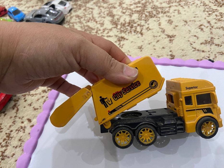 Игрушки б/у и новые.модельки, трансформеры