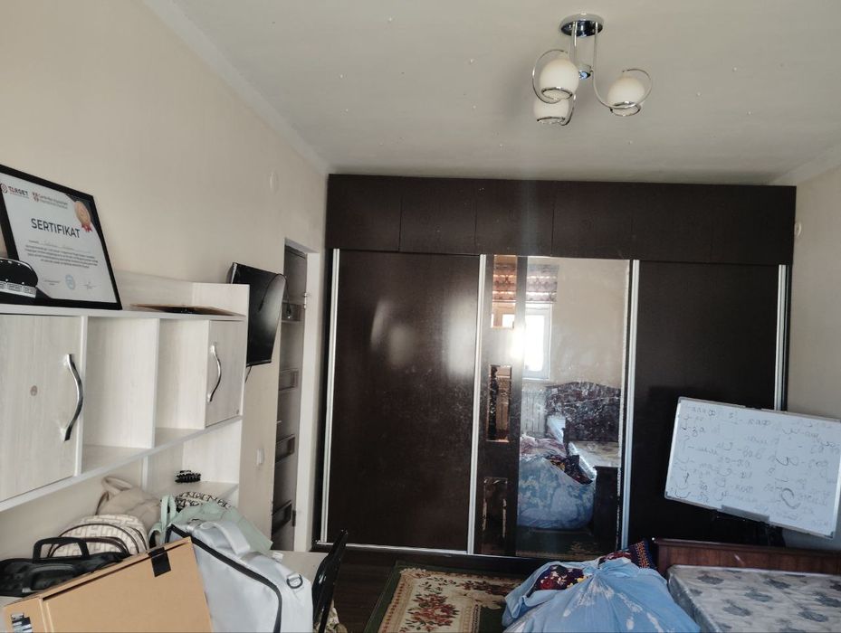 Чирчиқ шахар, горгаз олдида, новостройка 3 хона, 5 этажка 1 этаж.