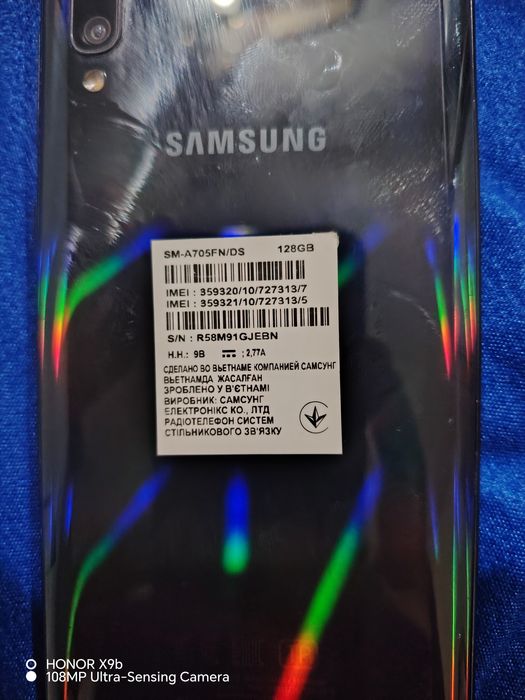 А 70 Samsung  holati yashi 8 ,128