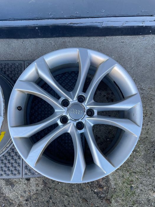 АУДИ А4 18-цола Лети джанти Audi
АУДИ А4,A5 18-цола Лети джанти AudiA4