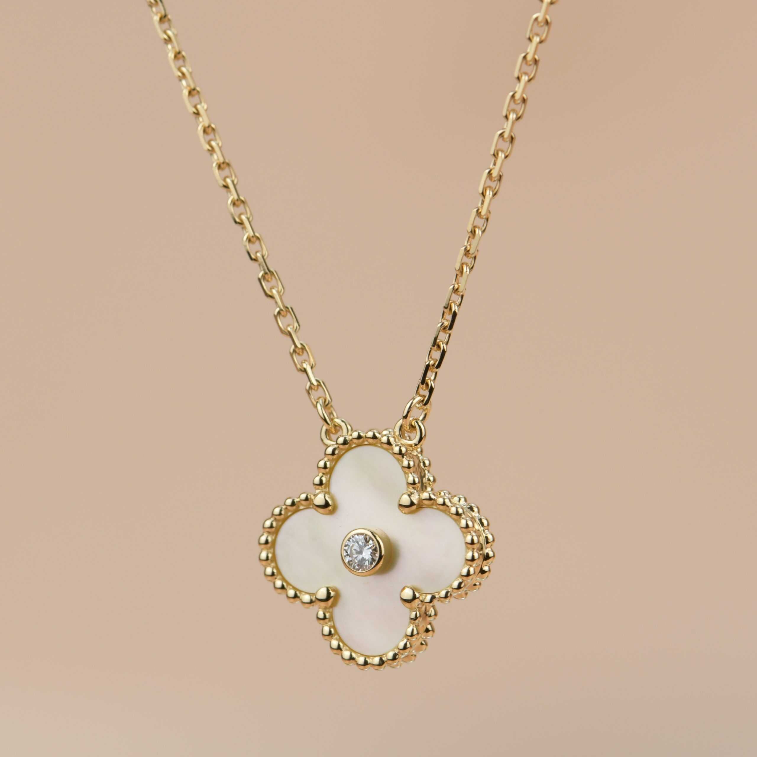 Van Cleef & Arpels VCA Mother of Pearl Diamond Clover Дамско Колие