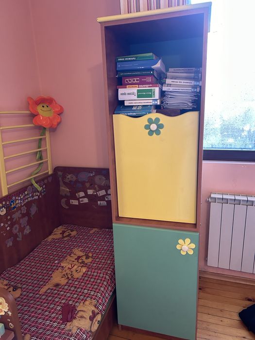 Подарявам ЦЕЛИЯТ КОМПЛЕТ детско легло, скрин и гардеробче