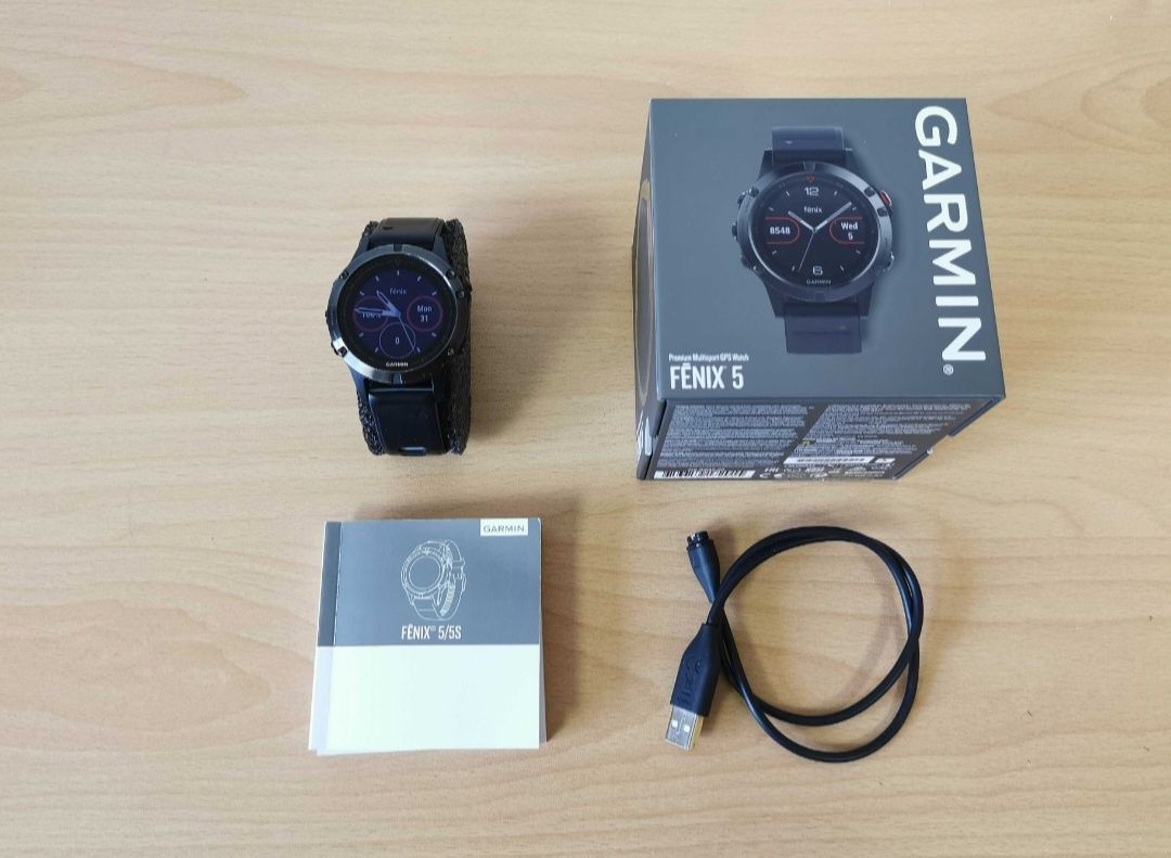 Garmin fenix 5 .