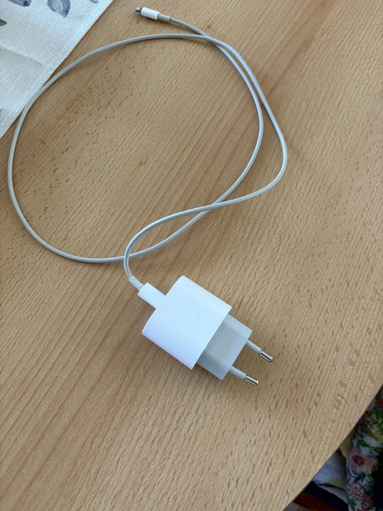 Продавам Iphone 13