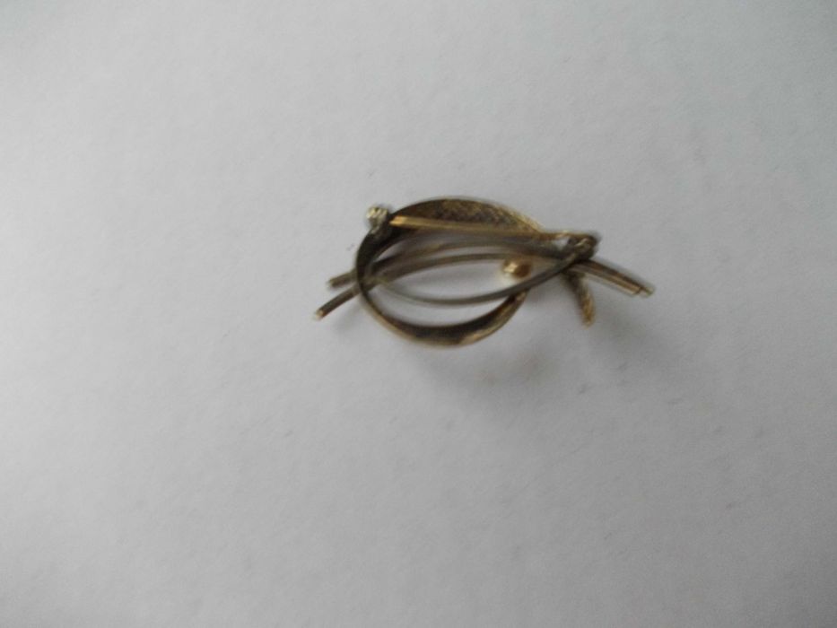 Brosa veche din argint cu perla