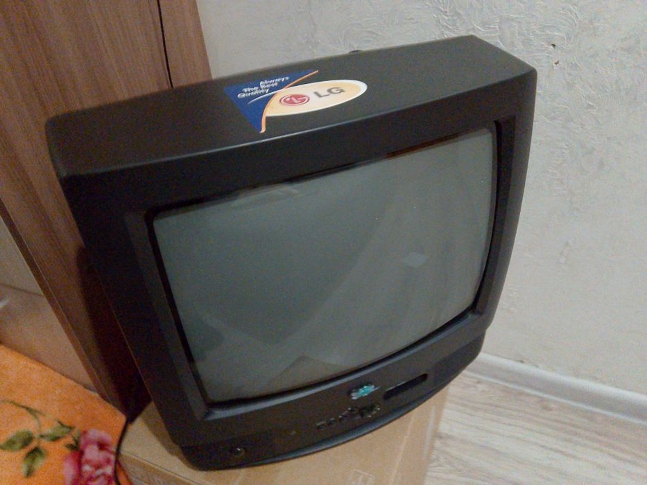 Продам телевизор фирма LG  рабочий цветной