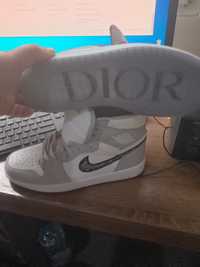 Adidași Nike Dior .. Air Jordan 4