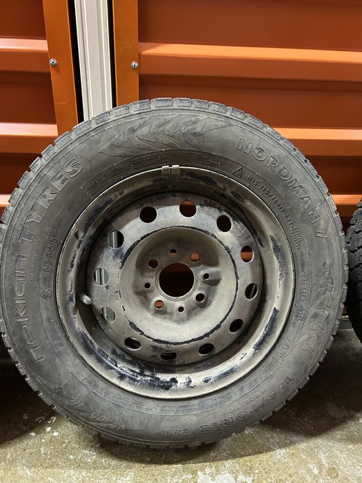 Продам шимние покрышки с дисками