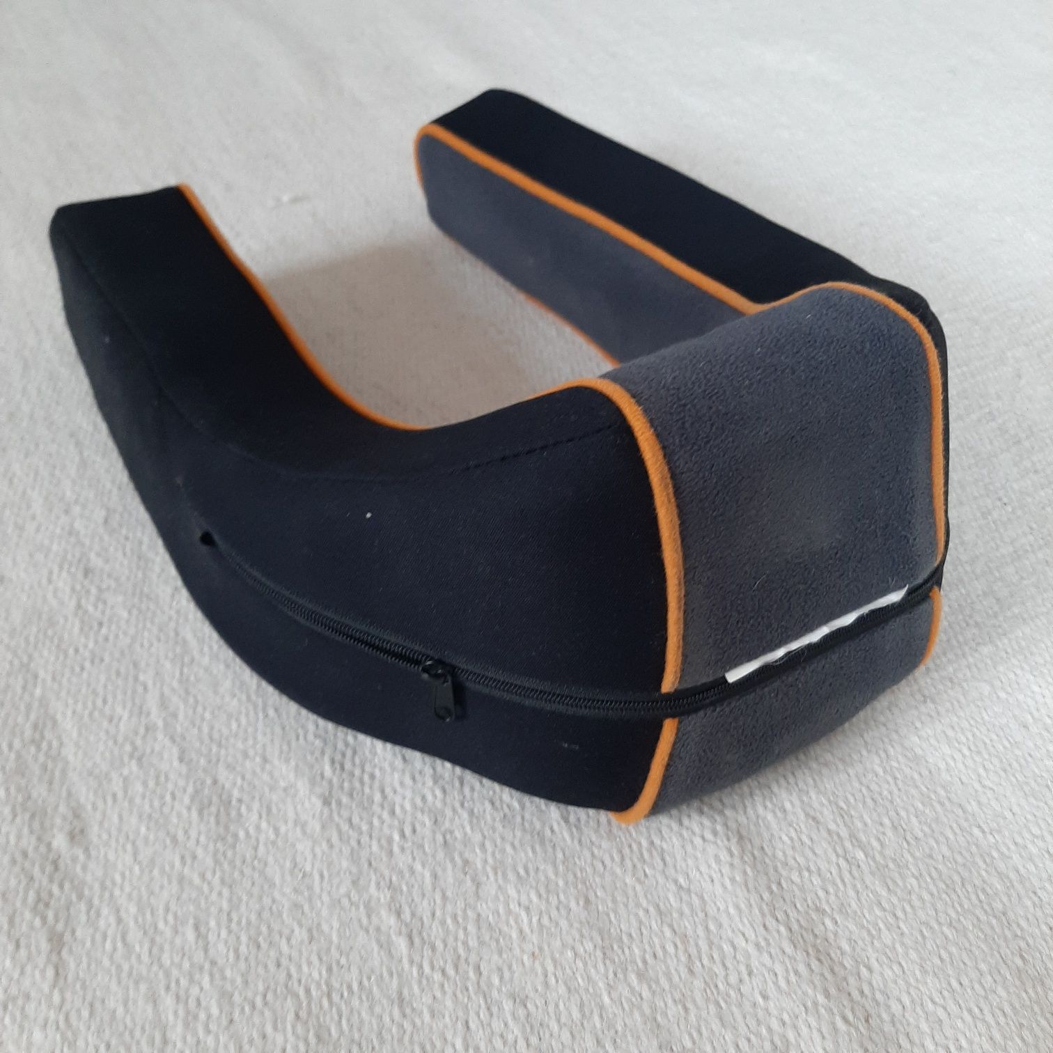 Aparat de masaj cervical portabil, electric, cu incalzire