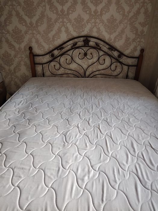 Продам двуспальную  кровать
