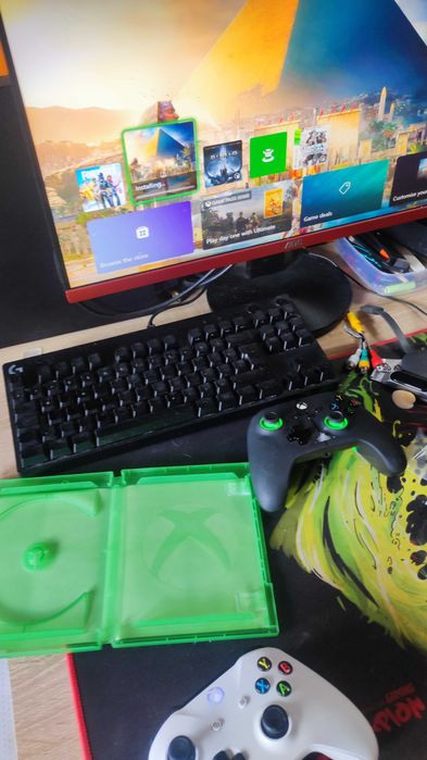 Jucarie copii consola Xbox One X 1 Tb 2 manete stare ca noua