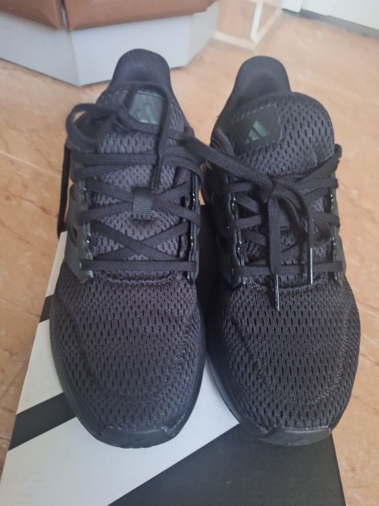 Маратонки на  Adidas за 65лв