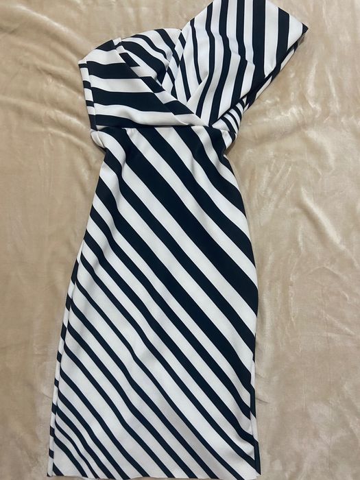 Нова ефектна рокля с етикет