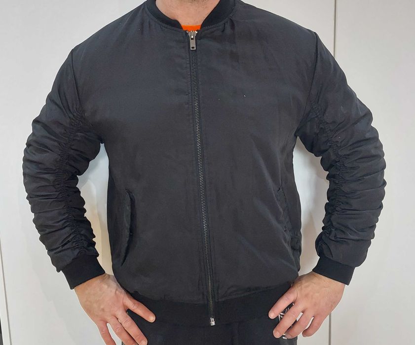 Яке Bershka Черно