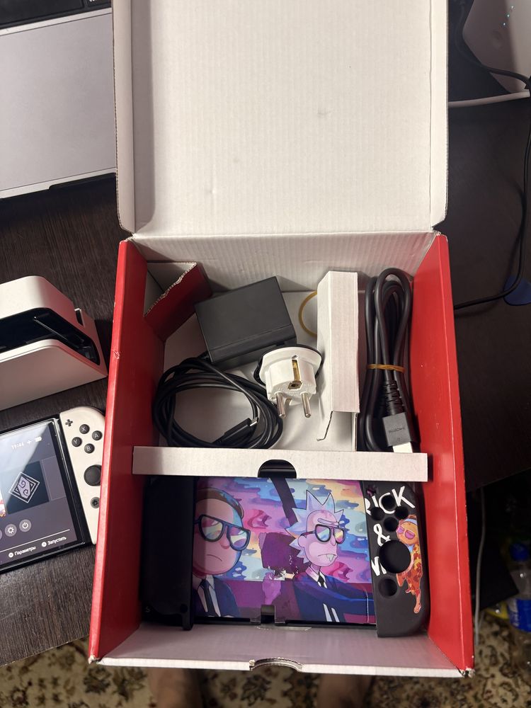 Nintendo Switch Oled (торг уместен)