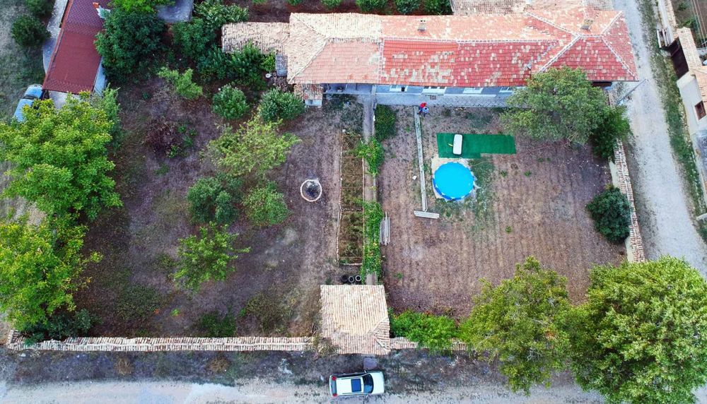 Изцяло реновирана къща за гости с 4 спални, 1.5 дка, 100 км от ВН