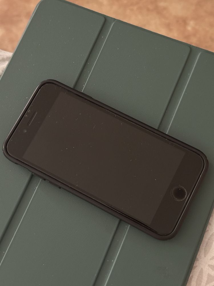 Продаю Iphone 7