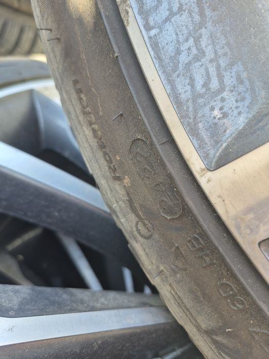 Skoda Superb L&K 19" 8JX19 ET44 + зимни гуми 235/40/19 Hankook