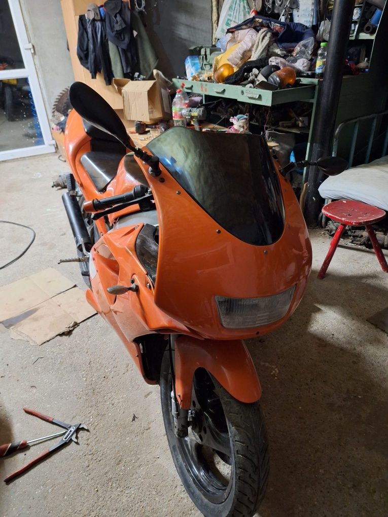 Vând motocicleta Aprilia RS 50cc