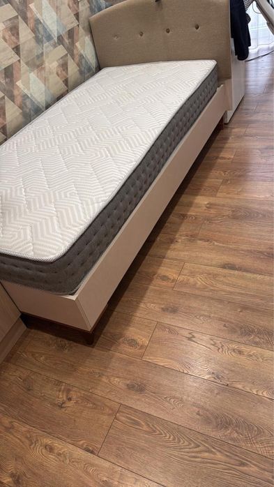 Продам  кровать с матрасом