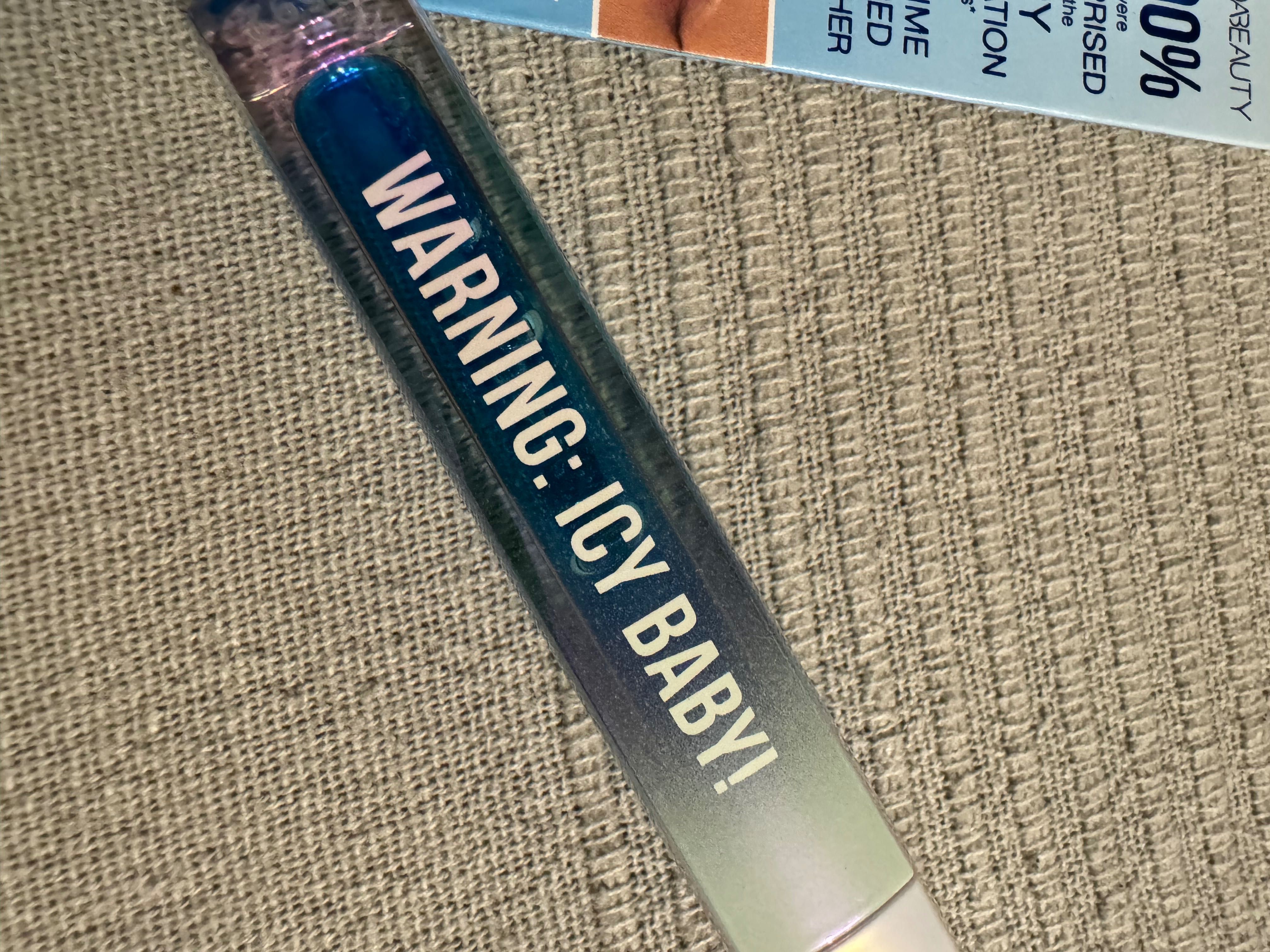 HudaBeauty icy silk balm гланц за уголемяване на устните