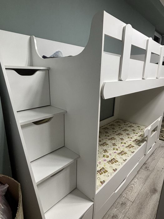 Кровать двухъярусная, детская кровать