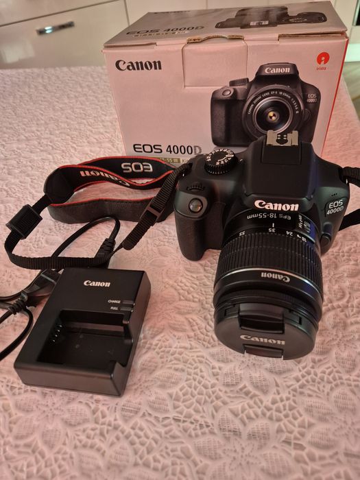 Фотоапарат Canon EOS 4000D + статив и чанта