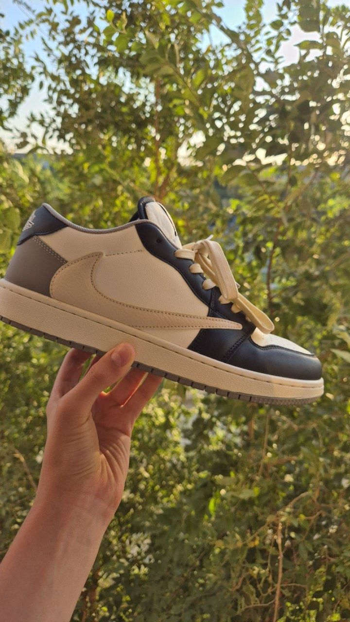 Nike Jordan Low TravisScott×Fragment. Ideal holatda