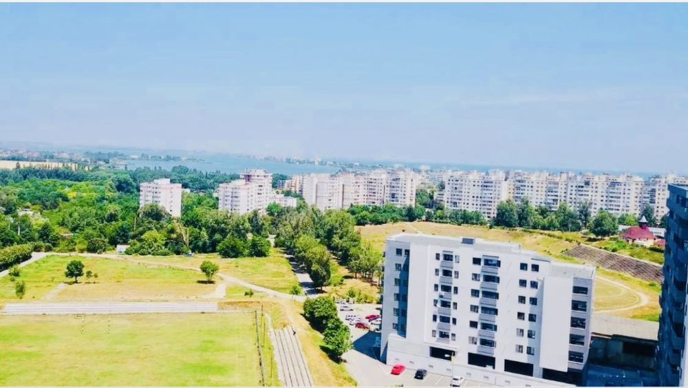 Proprietar , 3 cam complex Metropolitan Tower cu parcare privata.