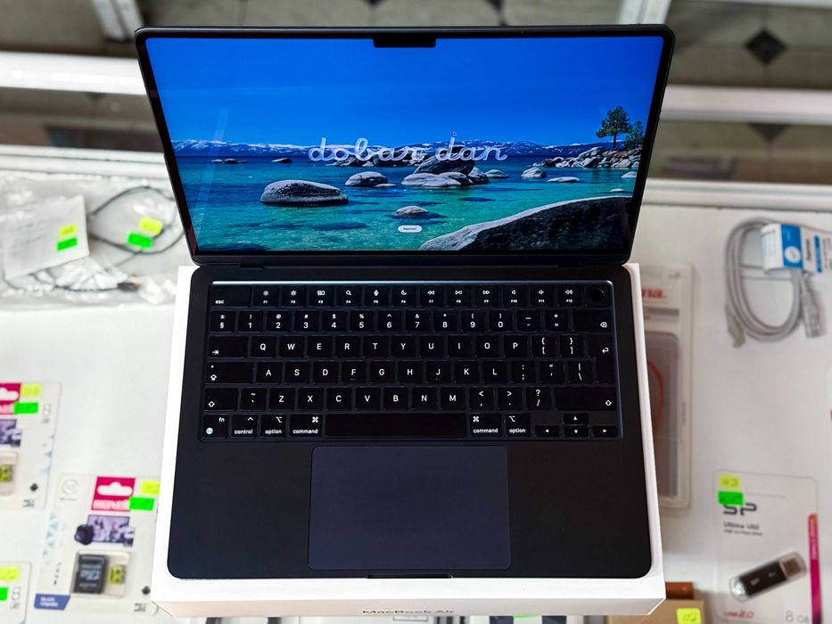 MacBook Air M3, 13”, 8GB RAM, 512GB SSD + подарък: Apple Magic Mouse