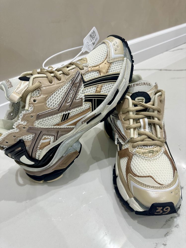 Сникърси 10XL, Cargo и Runners