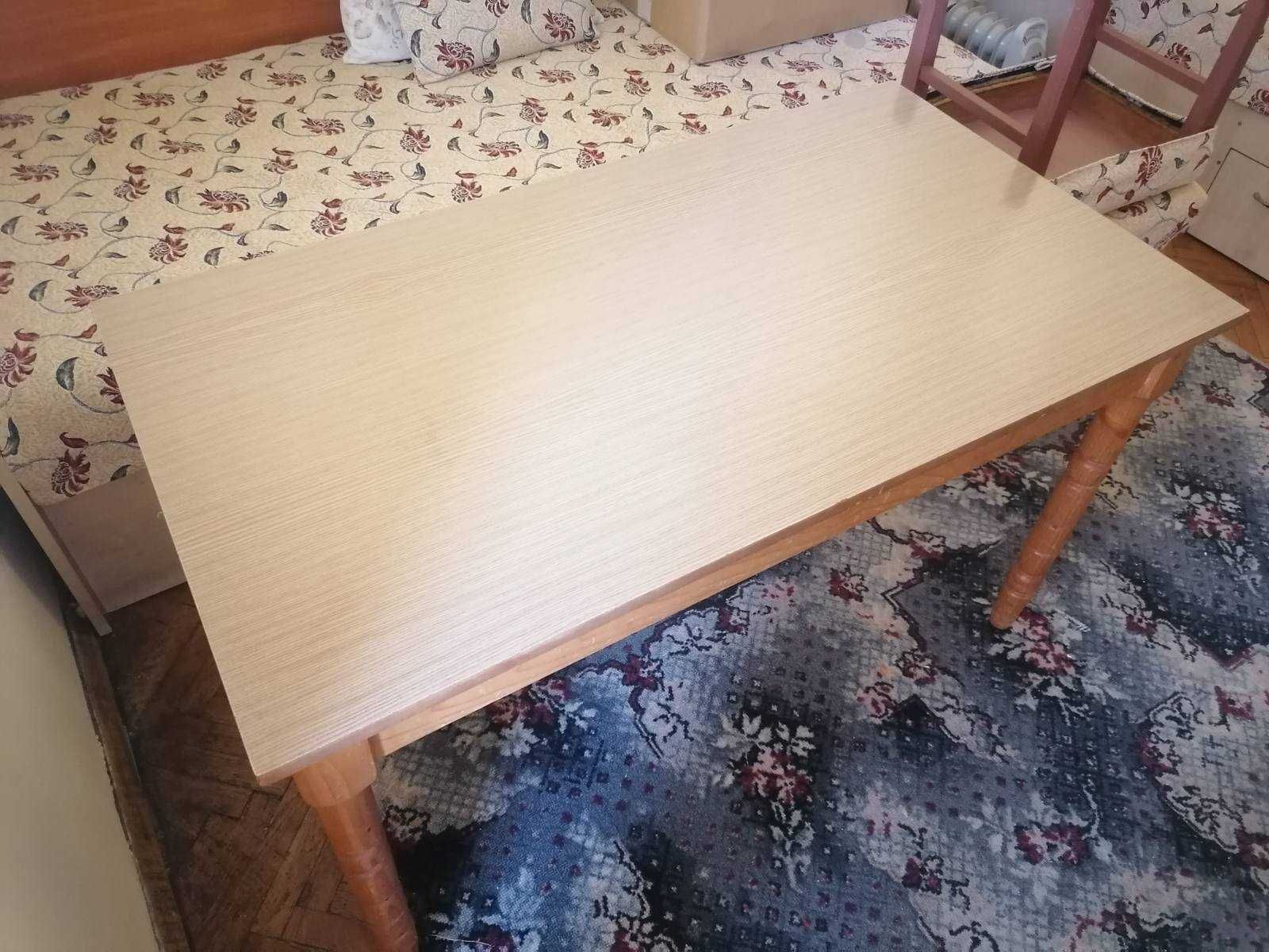 Трапезна маса, използвана