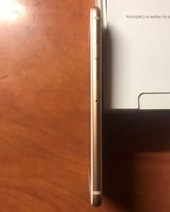 Продавам iphone 8 gold rose 64gb