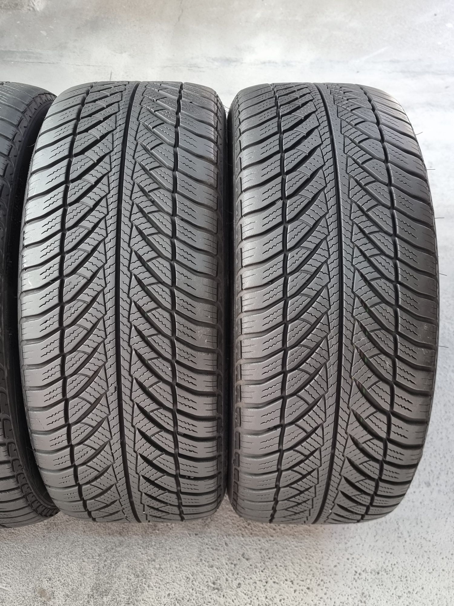"Dot 21" 245/45/18 Goodyear 4Броя: 440лв 7мм Run On Flat