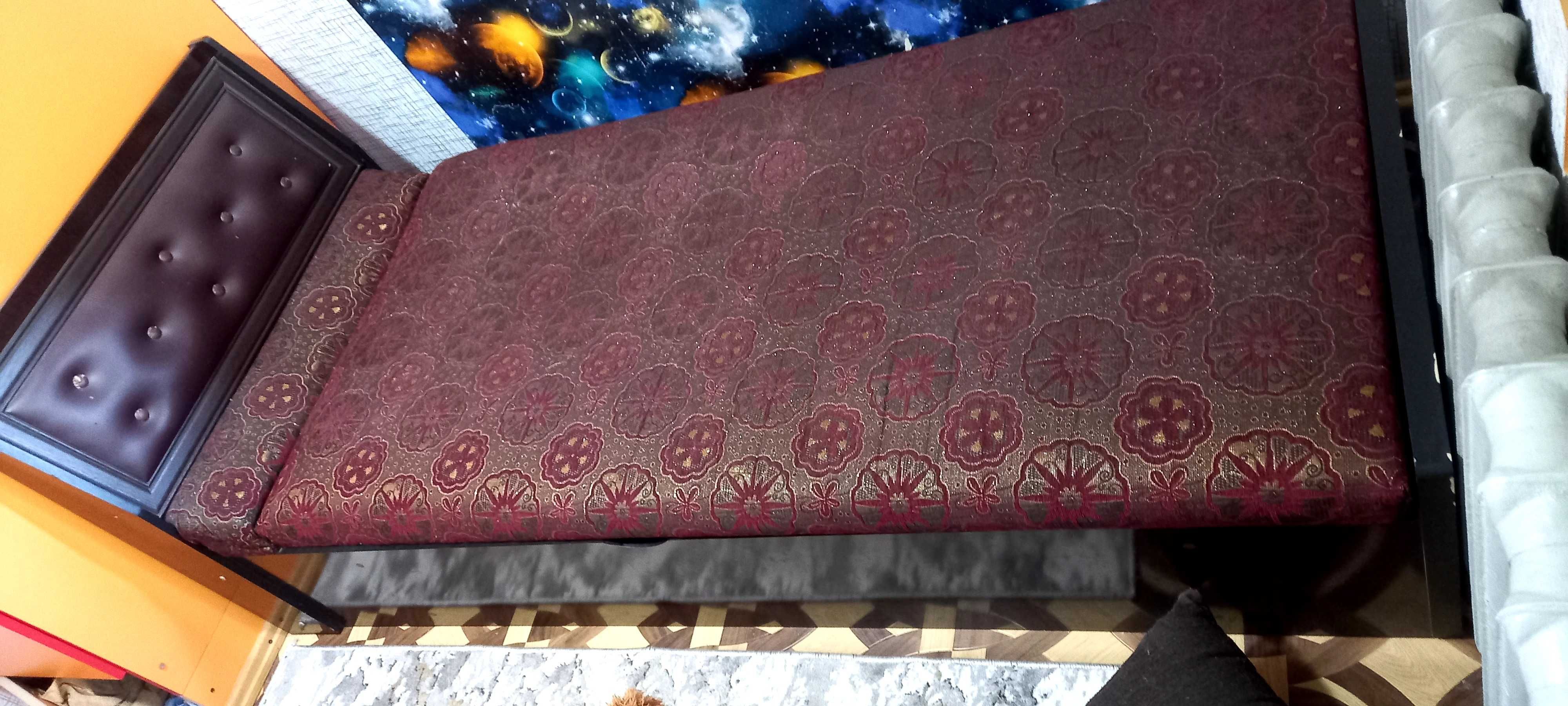 Продаётся  кровать б/у 90х200