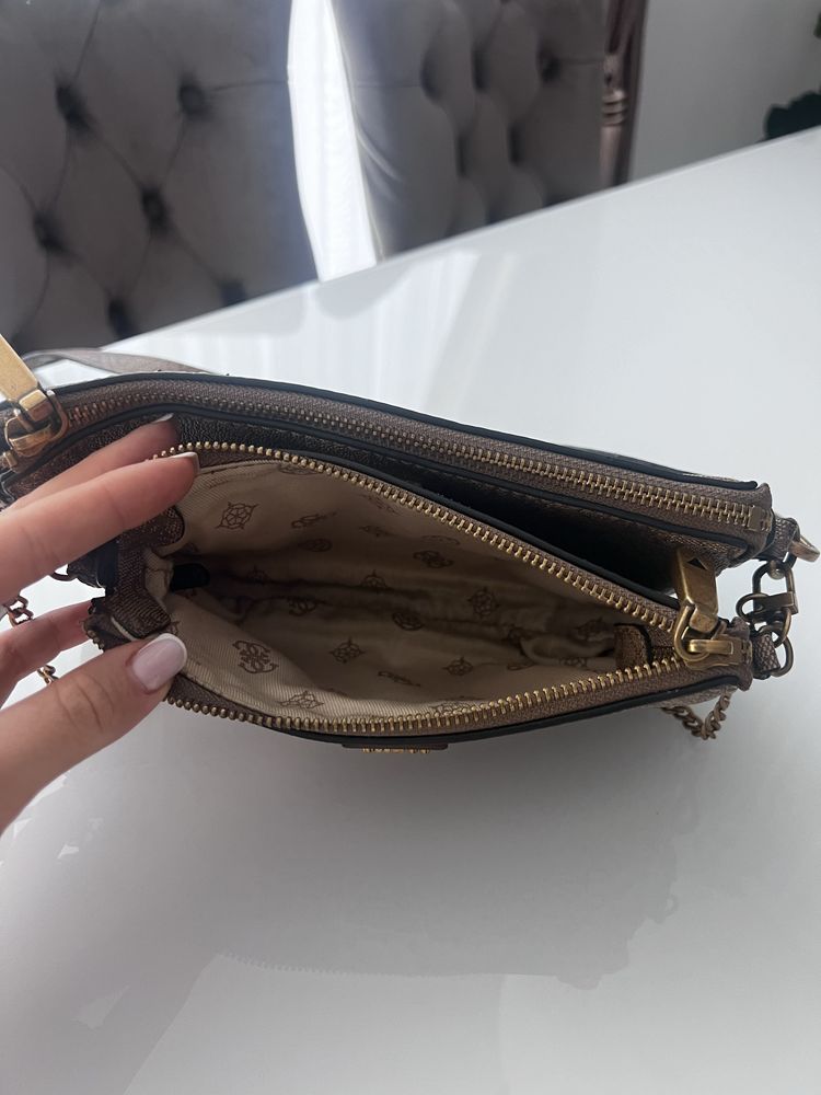 Дамска чанта Guess