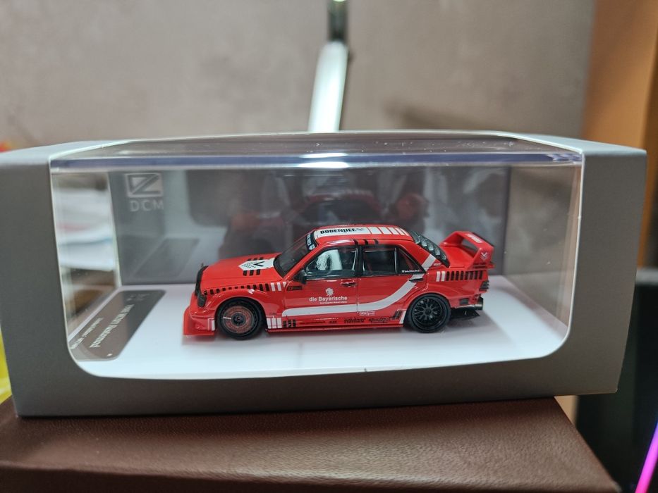 DCM Mercedes-Benz 190E W201 Restomod 1:64 Hot Wheels
