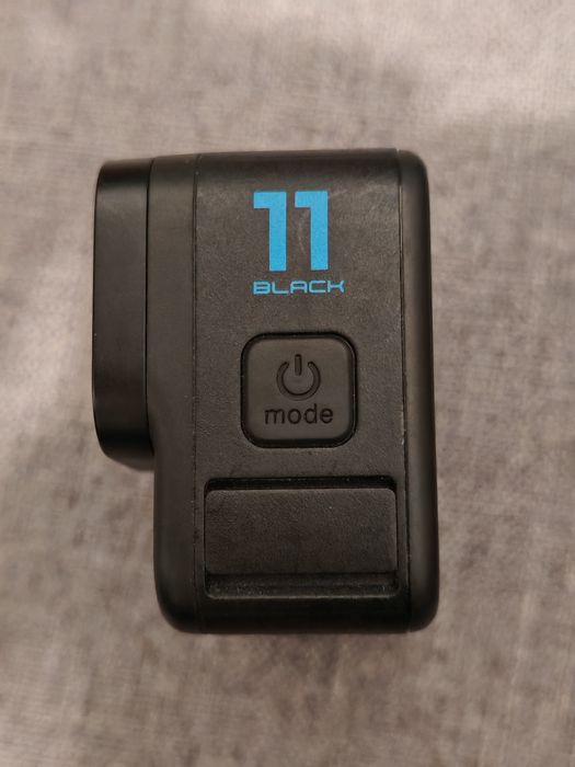 GoPro Hero 11 Black + 3 baterii si accesorii