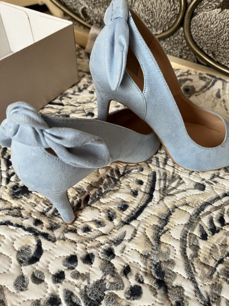 Pantofi cu toc bleu