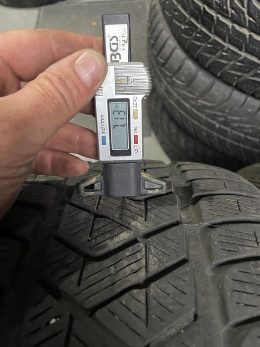 Anv m+s 255/40/21 Pirelli