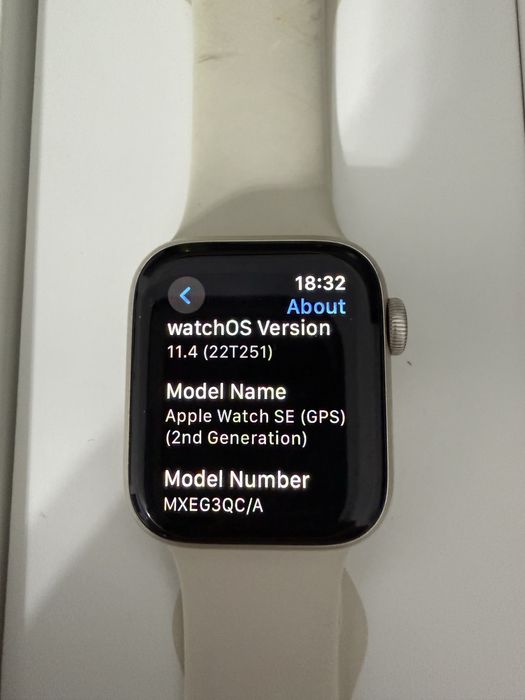 Apple Watch SE Gen2 GPS 40mm Starlight Aluminium