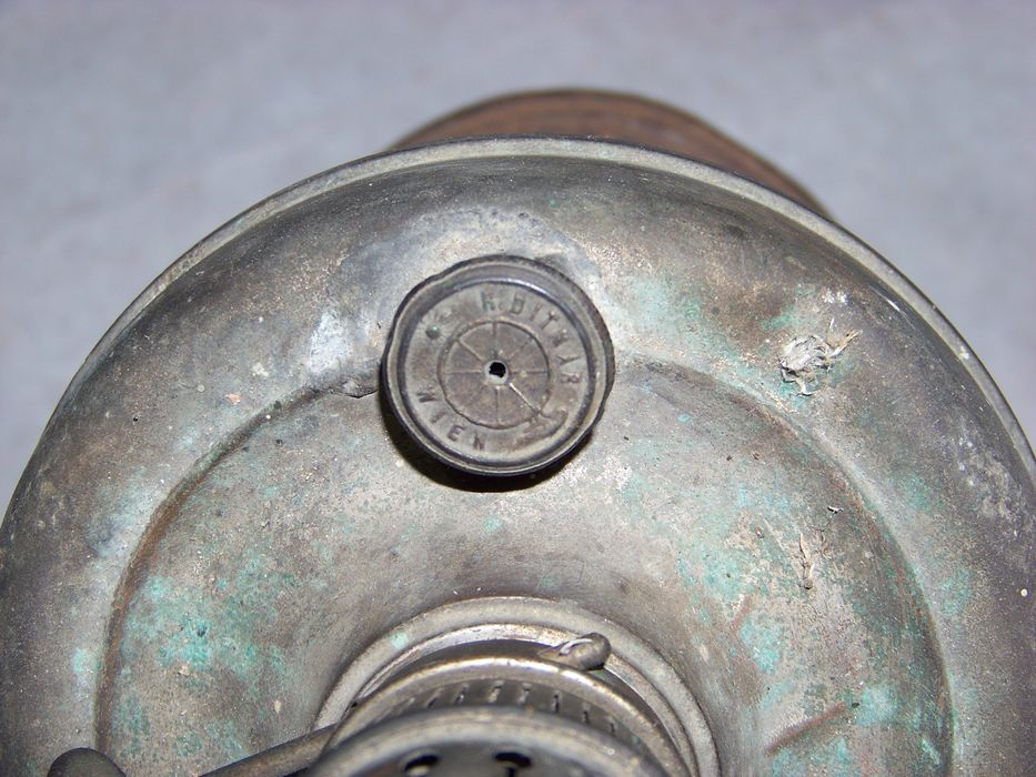 Lampă Antică de masă cu petrol, marcată R. Ditmar Wien (cca. 1900)