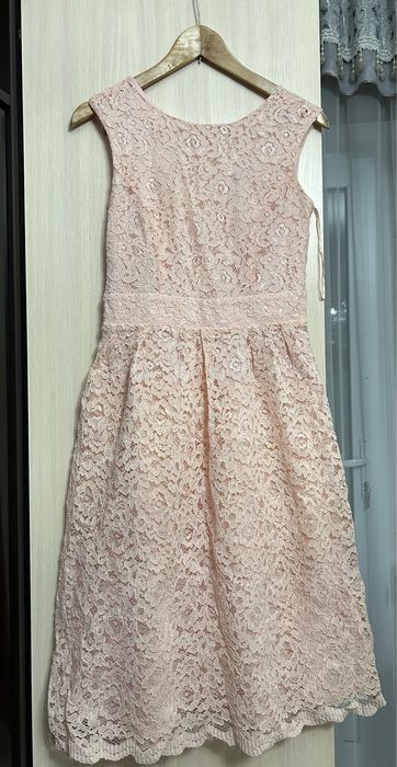 Красивое кружевное платье