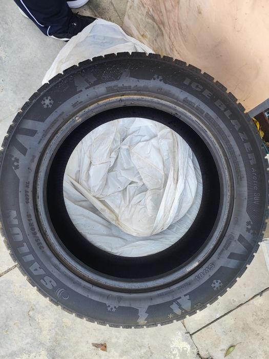 Зимние шины Sailun Ice Blazer Arctic 235/60 R18 107T без шипов