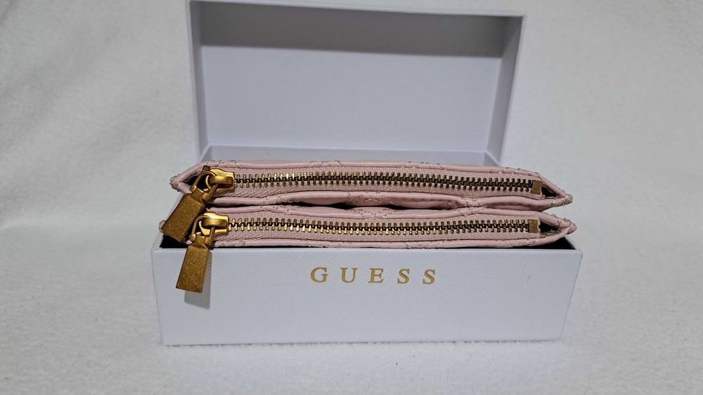 Чисто ново портмоне Guess