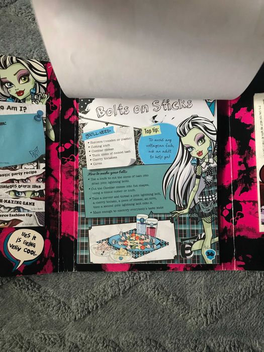 Оригинальная книга-журнал Monster high