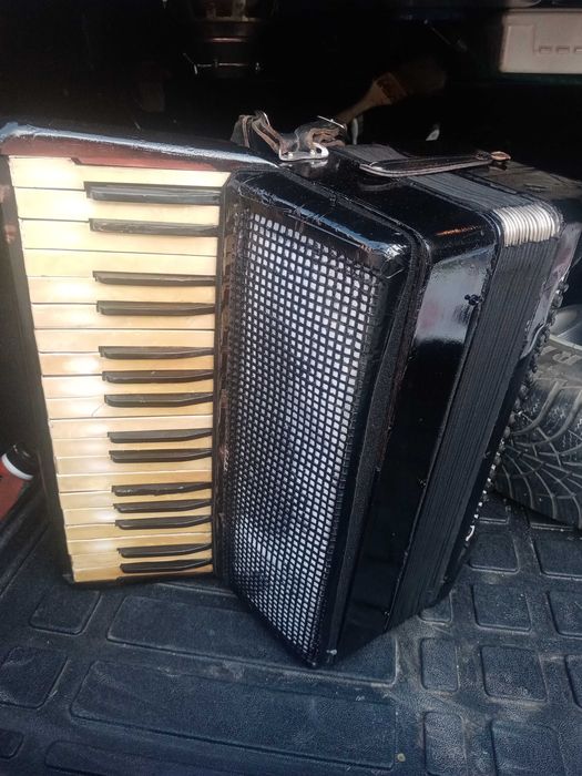 Vând hohner verdi 2