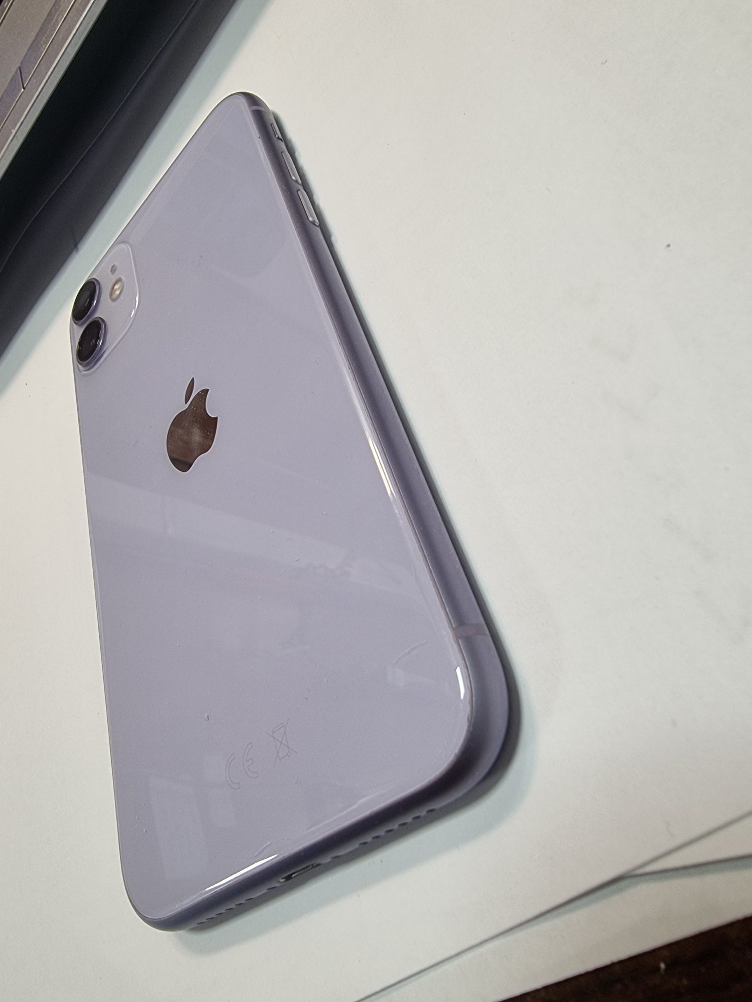 Iphone 11 64gb 82 batt•Amanet Lazar Crangasi•42625