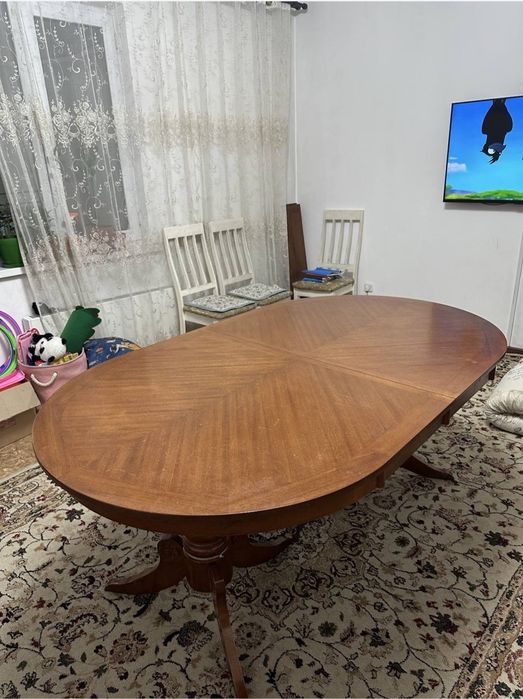 Продается стол гостинный