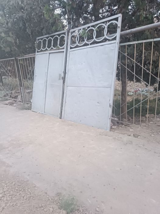 Дарвоза сотилади
